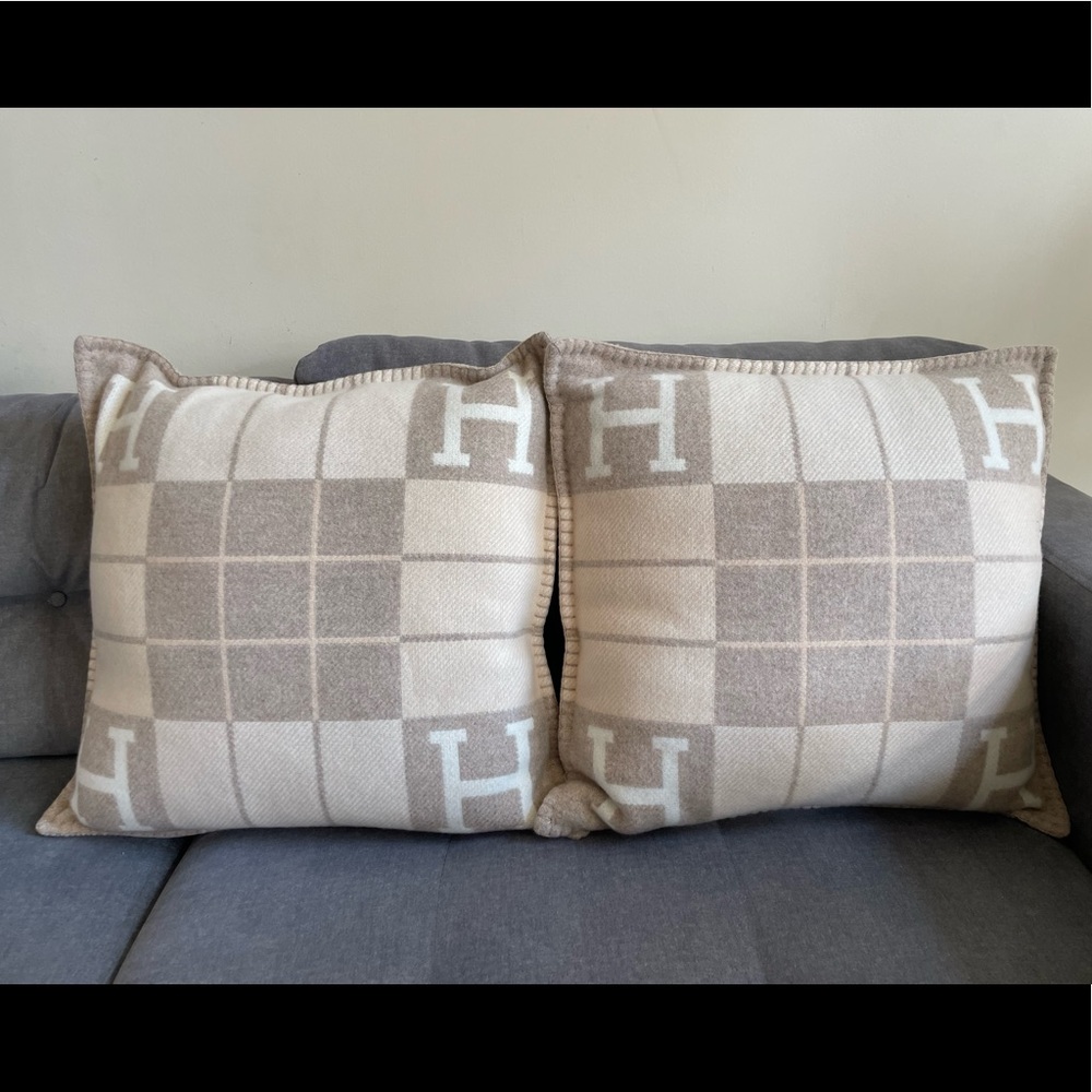 Hermes Avalon III Pillow